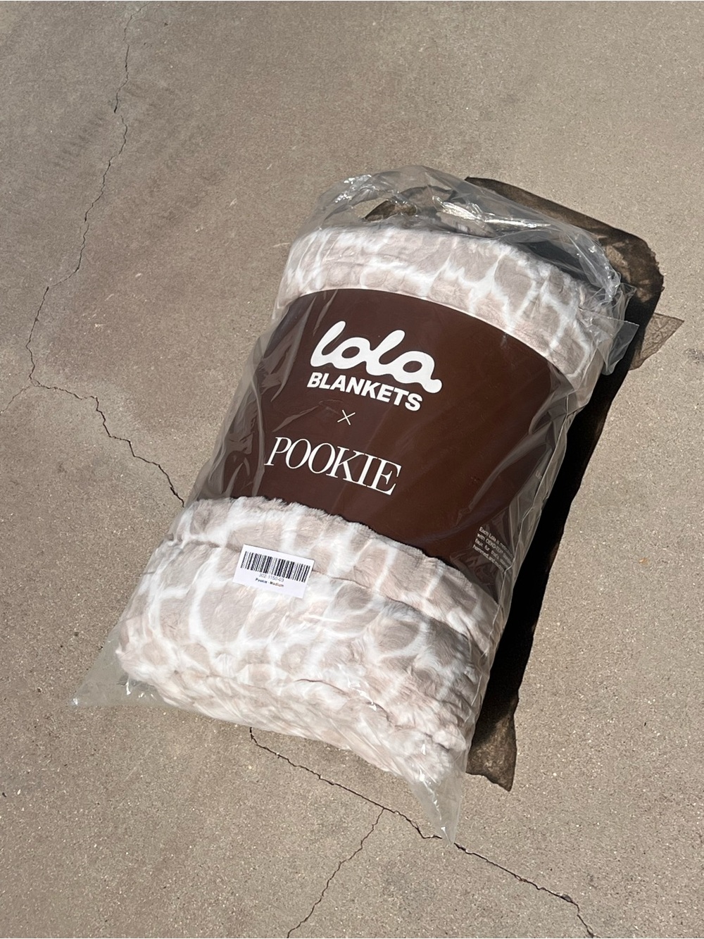 Lola Blankets x Pookie Stone Croc Plush Throw Blanket - Taupe - Picture 6 of 6